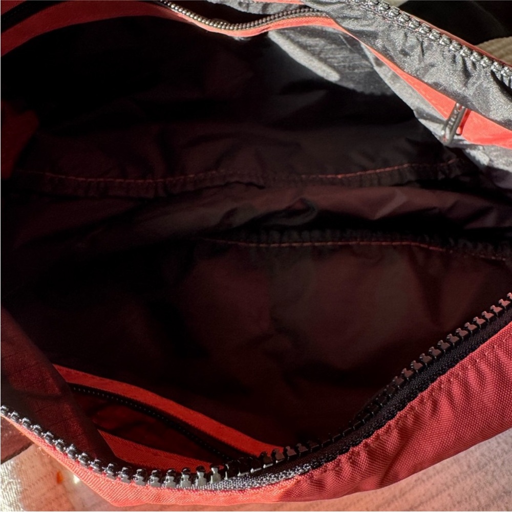 BAGGU Baked Apple Medium Crescent - Picture 3 of 7